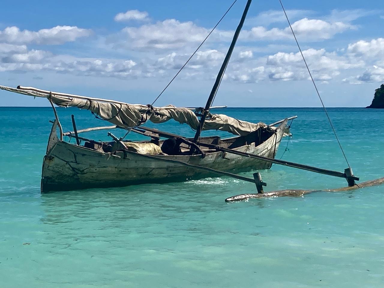 Voilier traditionnel sur les eaux turquoise de Madagascar